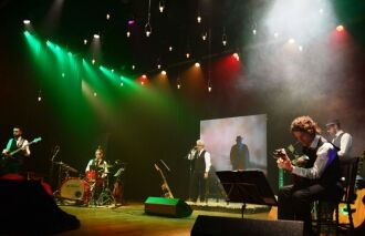 Sucesso no Show âEURoeEstaçõesâEUR no Teatro do SESC (Foto Diogo Zanatta)