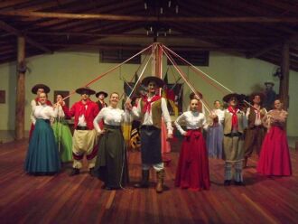 O Departamento Tradicionalista do Clube Juvenil viajou para o Chile representando o Brasil e as culturas do Rio Grande do Sul no Festfolk âEUR" 2º Circuito de Festivales de Folklóre Chile 2015.