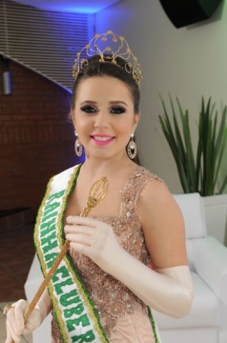 A Rainha 2015 Victória Gross passará a faixa para a nova soberana do Clube Caixeiral Campestre (Foto Nazari Eventos)
