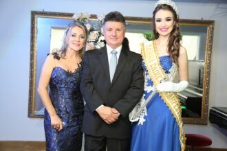 Casal Presidente do Clube Caixeiral Campestre, Ivonete Maria Zamarchi Lemos e Luis Otávio Lemos, com a Rainha Social 2015 Victória Gross Foto: Nazari Eventos