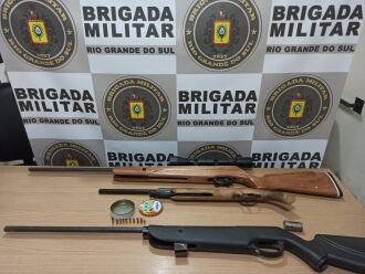 Armas foram recolhidas pela Brigada Militar (Foto: Divulgação/Brigada Militar)