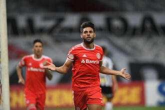 O autor do primeiro gol colorado na noite, Yuri Alberto. (Foto: Ricardo Duarte/SCI)