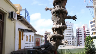 Pátio externo do MAVRS reúne obras de arte (Foto: Divulgação)