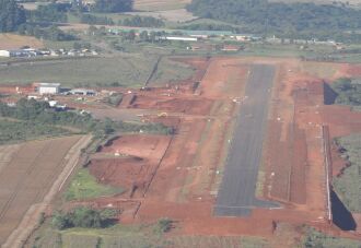 Pista: base reestruturada e nova pavimentação - Fotos – LC Schneider-ON
