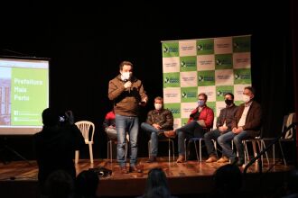 Os primeiros encontros ocorreram no Teatro Municipal (Foto: Michel Sanderi)