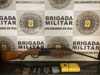 indivíduo foi preso e encaminhado à Delegacia (Foto: Divulgação/Brigada Militar)