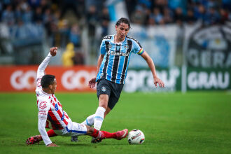 Geromel: novamente o melhor do Grêmio - Foto-Lucas Uebel-GFBPA