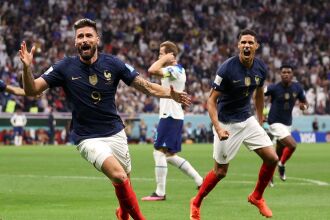 Giroud marcou de cabeça o gol da vitória dos franceses contra a Inglaterra - Foto Fifa