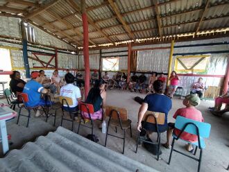 Moradores reunidos para debater as próximas ações para cobrar regularização do serviço