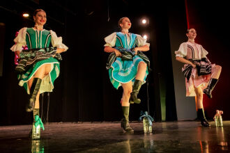 O grupo folclórico Vagonár da Eslováquia também participou do Festival Internacional de Folclore de Nova Prata, onde conquistou o 1º lugar.