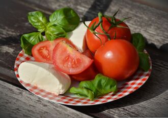 Salada antes da refeição principal - Foto - Congerdesign-Pixabay