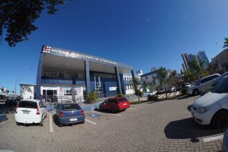 Hospital Municipal tem atendimento normal, mas, conforme o diretor-geral, Luís Schneiders, os fornecedores “em alguns casos, estão fracionando o insumo para poder chegar um pouco para cada hospital”-Foto divulgação/ Michel Sanderi/ PMPF