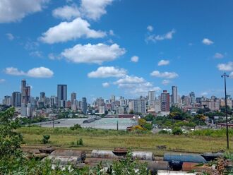 Alta da Taxa Selic e falta de recursos justificam aumento de juros para financiamento imobiliário, afetando a construção civil, setor econômico importante em Passo Fundo. Atualmente, cidade tem mais de 100 edifícios em construção. -Foto Édson Coltz/ ON