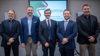 Foto - Da esquerda para a direita: Gelson Castellan, Erasmo Carlos Battistella, Filippo Mariani, Valerio Caruso e Neco Argenta.    Crédito: Edivan Rosa / Critério