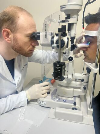 O médico reforça que é fundamental procurar atendimento com um oftalmologista - foto Assessoria Hospital de Olhos