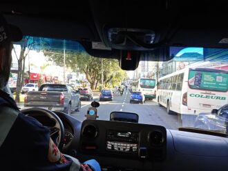 De dentro da ambulância, o olhar de quem corre contra o tempo - Foto: Liliana Crivello / ON