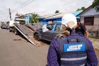 Os veículos recolhidos são encaminhados ao pátio do Guincho Petrópolis e ficam à disposição dos proprietários. Se não forem retirados dentro do prazo legal, são destinados a leilão - FOTO: MICHEL SANDERI/PMPF