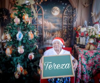 Tereza, 87 anos, a moradora mais antiga do Lar da Vovó e sem vínculo familiar, representa o carinho e a história da instituição. Para conhecer as demais residentes, basta acessar a página do Lar no Facebook - Foto: Divulgação/Albertina Duarte Morais
