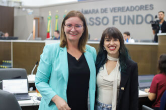 Vereadora Profª. Regina, ex-procuradora, e vereadora Marina, que assumiu na quarta - Foto: Divulgação/PMPF