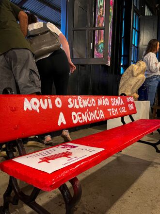 Entre formas e contrastes, a mostra propõe uma experiência sensível ao público, estimulando o olhar atento e a reflexão sobre histórias e trajetórias que muitas vezes permanecem invisibilizadas – FOTO: DIVULGAÇÃO