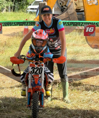 Motocross na veia: Duda e o filho Heitor - Foto – Arquivo pessoal