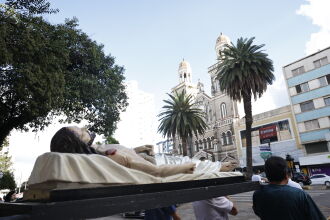 Tradicional procissão do Senhor Morto ocorreu ao redor da Praça Marechal Floriano - Foto Gerson Lopes/ON