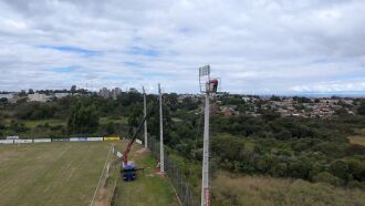 Iluminação: instalação da primeira etapa – Foto - NP Agência Criativa