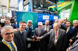 Lula esteve no estande da Be8 no Pavilhão Brasil, local em que a empresa apresenta ao mercado europeu o novo biocombustível BeVant - FOTO: RICARDO STUCKER