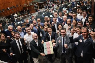Protocolada com as assinaturas de 47 parlamentares, a proposta teve caráter de iniciativa suprapartidária - FOTO: ASSEMBLEIA LEGISLATIVA/DIVULGAÇÃO