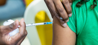 O município recebeu 930 doses na quinta (7), por meio da 6ª CRS - Foto: Divulgação/GOV