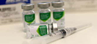 A dose disponibilizada é tetravalente, com proteção contra quatro cepas do vírus influenza - Foto: Divulgação/GOV