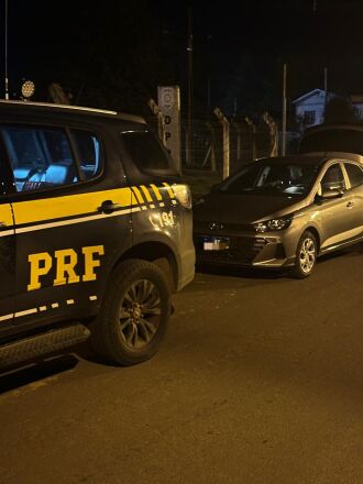 Condutor apresentou identificação falsa para tentar ocultar mandado de prisão por diversos crimes