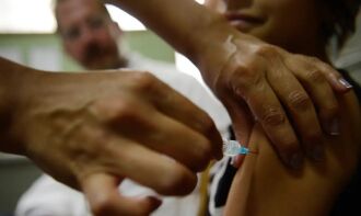 A vacina contra o HPV faz parte da rotina do calendário nacional para crianças e adolescentes de 9 a 14 anos - FOTO: MARCELO CAMARGO/AGÊNCIA BRASIL
