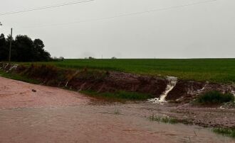 Solo encharcado é uma das preocupações dos produtores com o excesso de chuva - Foto: Prefeitura Tio Hugo/Divulgação