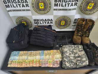 Objetos apreendidos com o casal envolvido no roubo