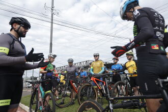 Ciclistas realizaram ato simbólico no local do acidente - Foto Gerson Lopes/ON