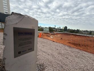 Lançamento da pedra fundamental dá a largada para a execução da obra - Foto: Francielli Schmidtt