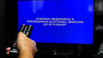 Na televisão, a transmissão ocorre às 13h e às 20h30 - Foto: Divulgação