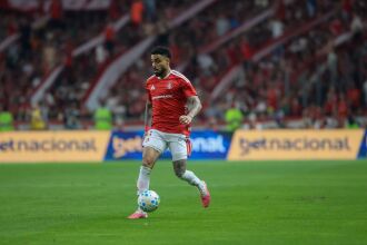 Matheus Bahia cometeu um pênalti e foi expulso na derrota colorada. Foto: Divulgação/ SCI