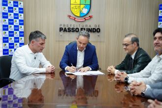 Concessão terá duração de 20 anos e prevê renovação de cerca de 70 veículos, novos equipamentos de bilhetagem e melhorias na segurança; empresa dará prioridade à contratação dos funcionários da Codepas