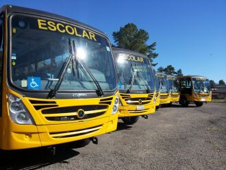 Os oito micro-ônibus serão utilizados no transporte de alunos para eventos culturais e passeios