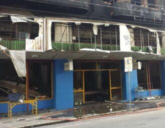 Fogo consumiu o mercado instalado em um dos prédios atingido pelo incêndio