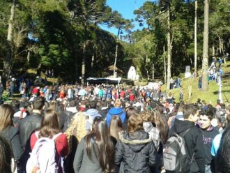 Cerca de 40 jovens passo-fundenses participaram das celebrações neste domingo em Canela.