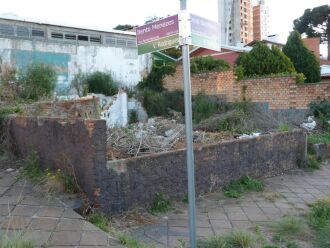 Terrenos baldios causam insegurança na vila Rodrigues Crédito: