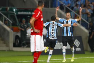 Grêmio humilha Inter na Arena Crédito: