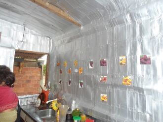 Casas são revestidas com caixas tetra pak