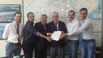 Documento com assinaturas foi entregue ao Secretário Pedro Westphalen