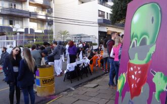 Feira aconteceu em frente a Casa de Cultura Vaca Profana, na rua Moron, em Passo Fundo