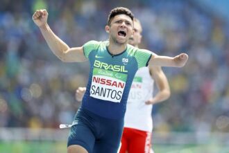 Petrucio Ferreira dos Santos quebra recorde mundial e garante a medalha de ouro na final dos 100 metros rasos