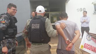 Criminoso foi capturado com dinheiro e boné roubados no estabelecimento